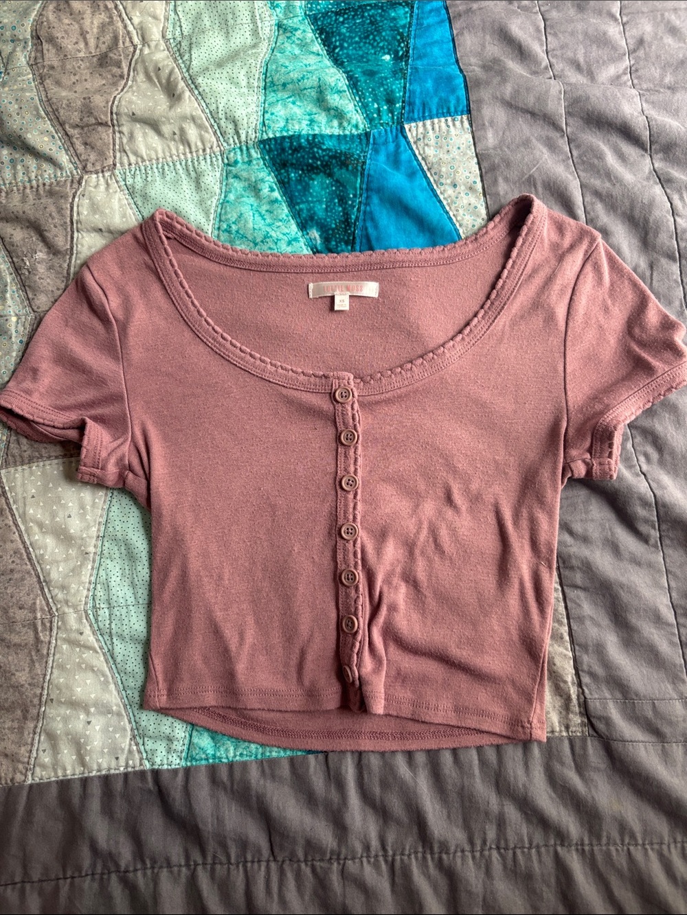 Women's Mauve Button-Front Crop Top